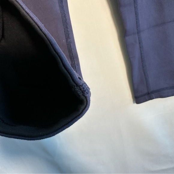 Lululemon Cropped Leggings Size 6 EUC Dark Navy/ Purple - Picture 4 of 5